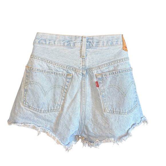 Levi’s woman’s 501 denim light blue wash shorts size 33 Preloved cut off Jean - Picture 6 of 6